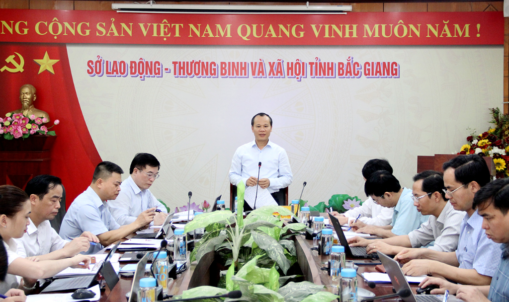 Phó Chủ tịch Thường trực UBND tỉnh Mai Sơn làm việc với Sở Lao động - Thương binh và Xã hội về kết quả thực hiện nhiệm vụ 4 tháng đầu năm|https://video.bacgiang.gov.vn/web/guest/chi-tiet-tin-tuc/-/asset_publisher/St1DaeZNsp94/content/pho-chu-tich-thuong-truc-ubnd-tinh-mai-son-lam-viec-voi-so-lao-ong-thuong-binh-va-xa-h-1